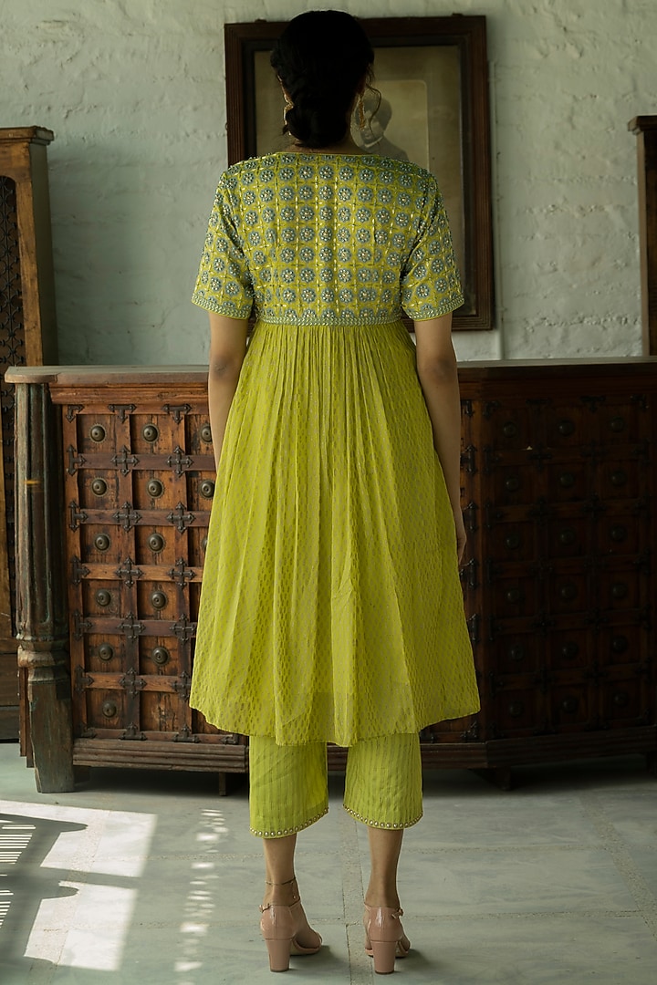 Lime Green Embellished Kurta Set by Surbhi Gupta at Pernia's Pop Up Shop