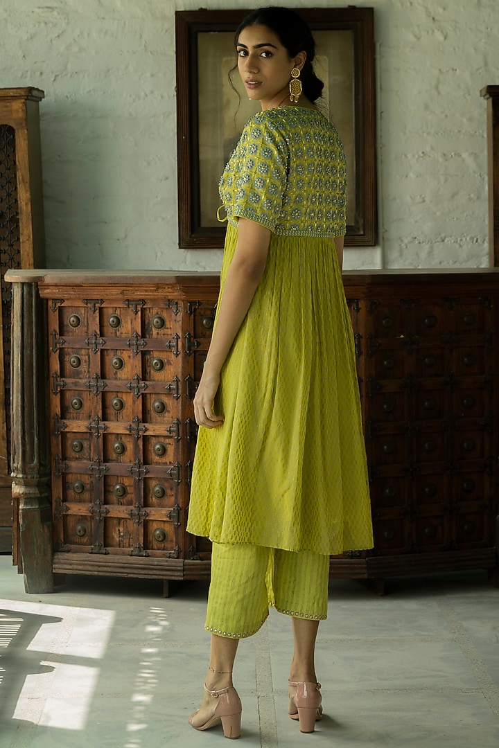 Lime Green Embellished Kurta Set by Surbhi Gupta at Pernia's Pop Up Shop