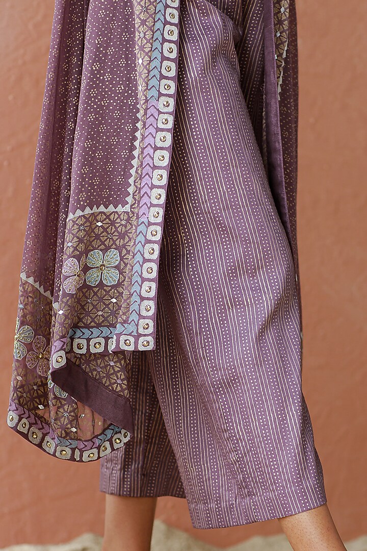 Mauve Embroidered Cape Set by Surbhi Gupta at Pernia's Pop Up Shop