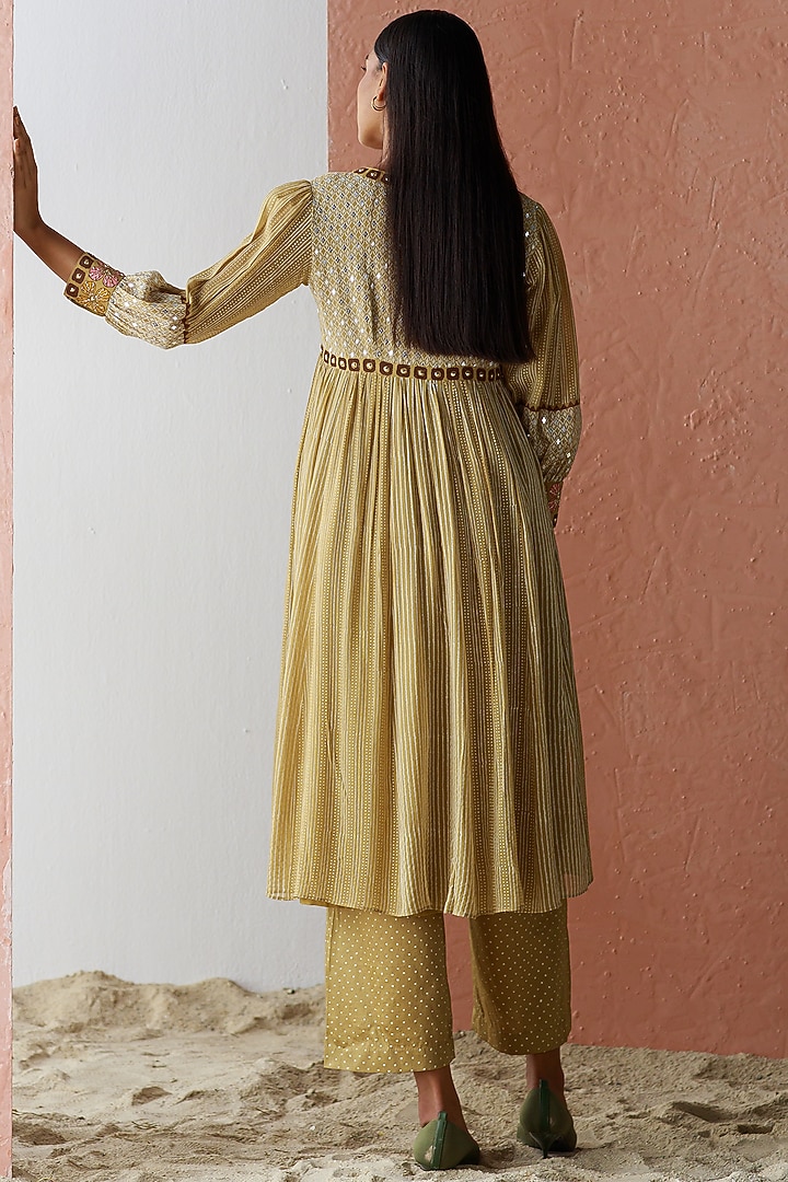 Moss Mirror Embroidered Kurta Set by Surbhi Gupta at Pernia's Pop Up Shop