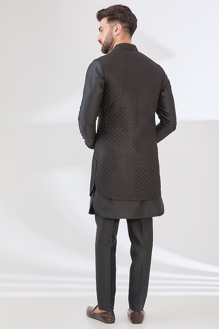 Black Chanderi Thread Hand Embroidered indo-Western Set by Sulakshna Jasra at Pernia's Pop Up Shop