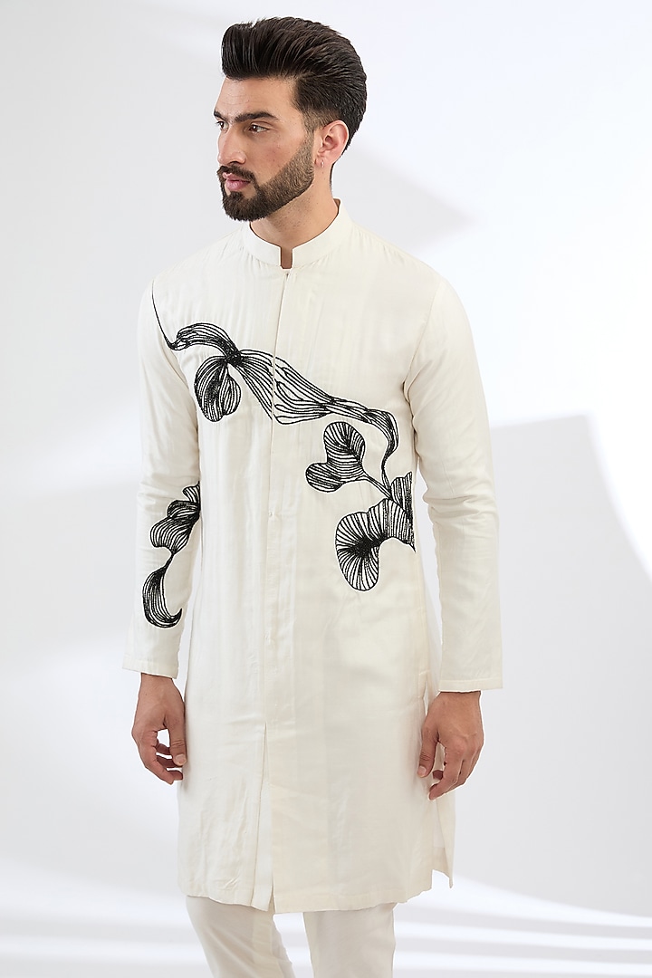 Off-White Tussar Cotton Hand Embroidered Kurta Set by Sulakshna Jasra at Pernia's Pop Up Shop