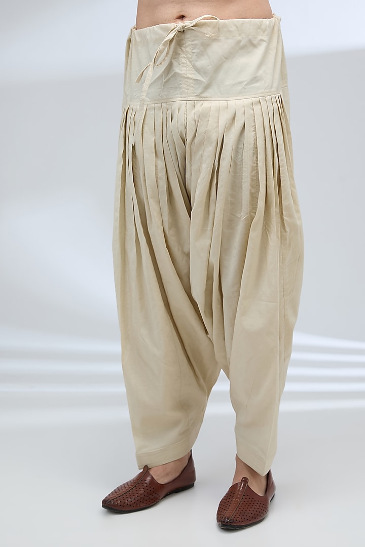 Nude Green-Grey Georgette & Cotton Silk Thread Embroidered Kurta Set by Sulakshna Jasra at Pernia's Pop Up Shop