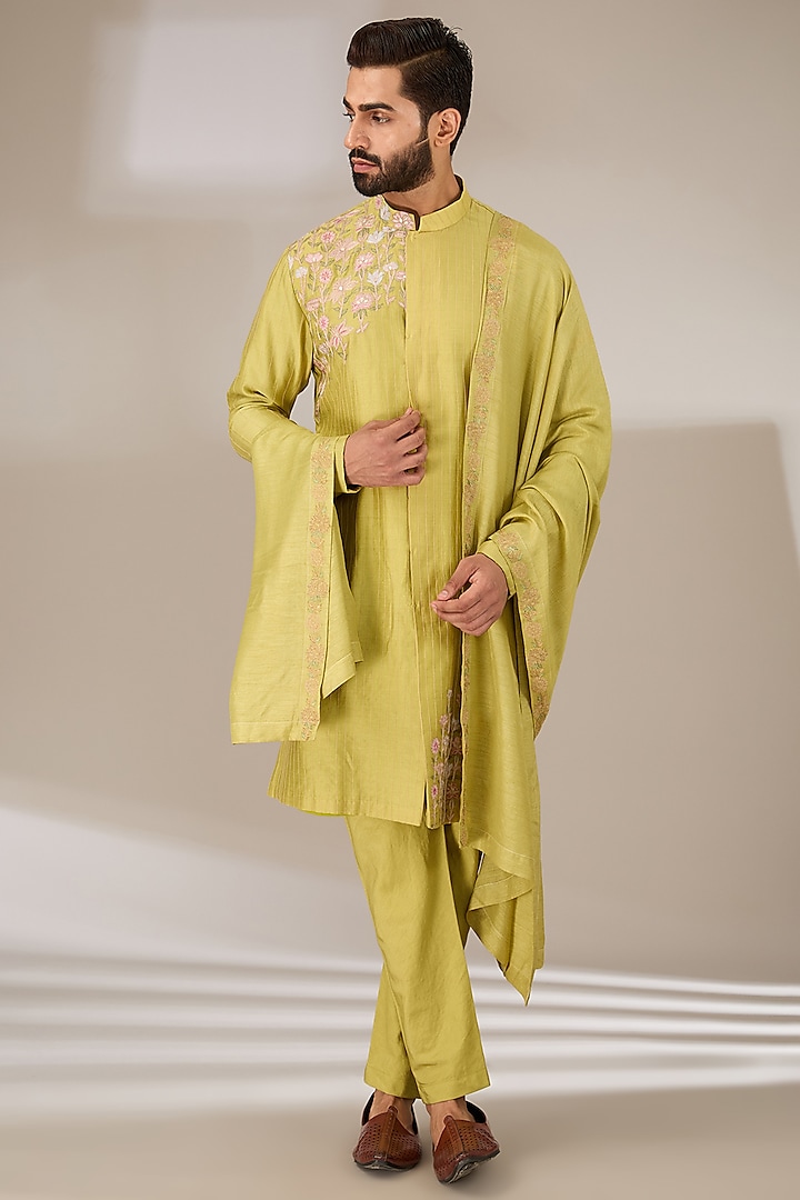 Green Chanderi Thread Embroidered Kurta Set by Sulakshna Jasra at Pernia's Pop Up Shop