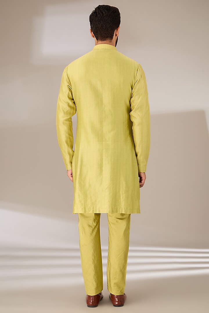 Green Chanderi Thread Embroidered Kurta Set by Sulakshna Jasra at Pernia's Pop Up Shop