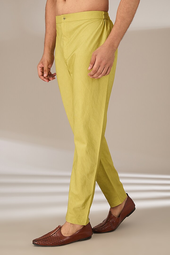 Green Chanderi Thread Embroidered Kurta Set by Sulakshna Jasra at Pernia's Pop Up Shop