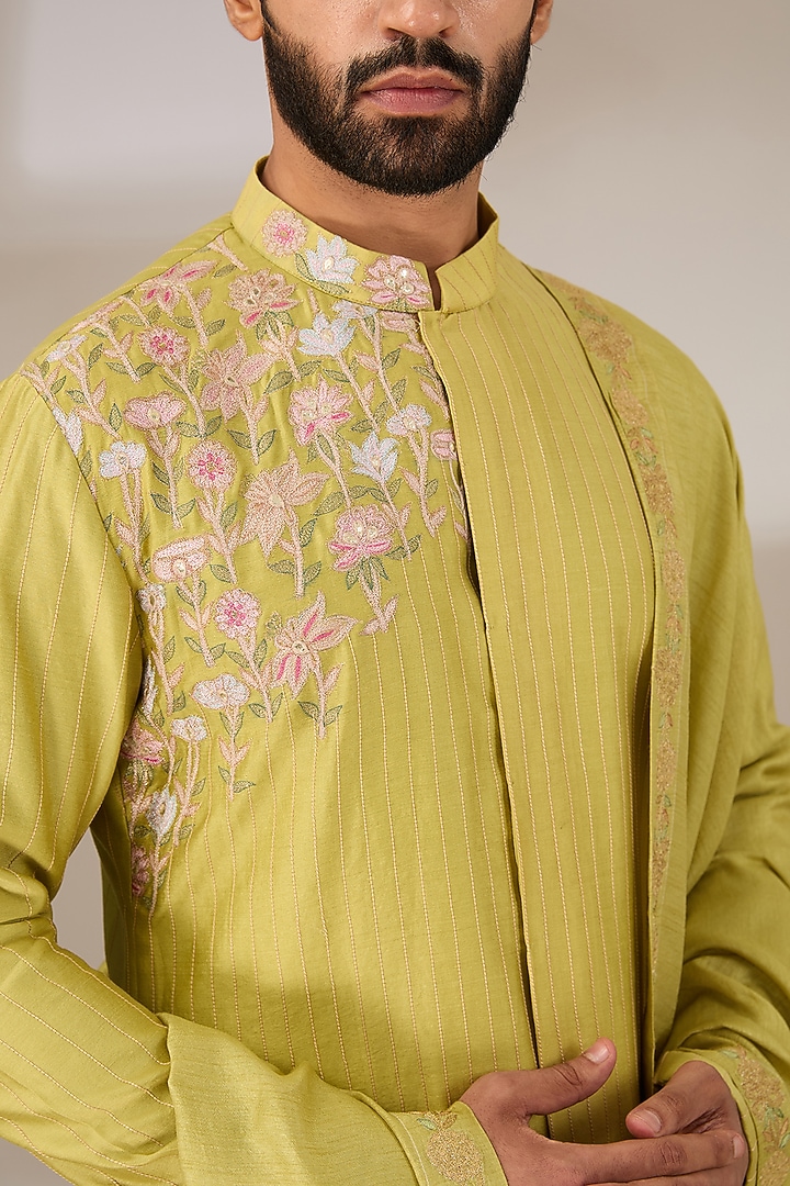 Green Chanderi Thread Embroidered Kurta Set by Sulakshna Jasra at Pernia's Pop Up Shop