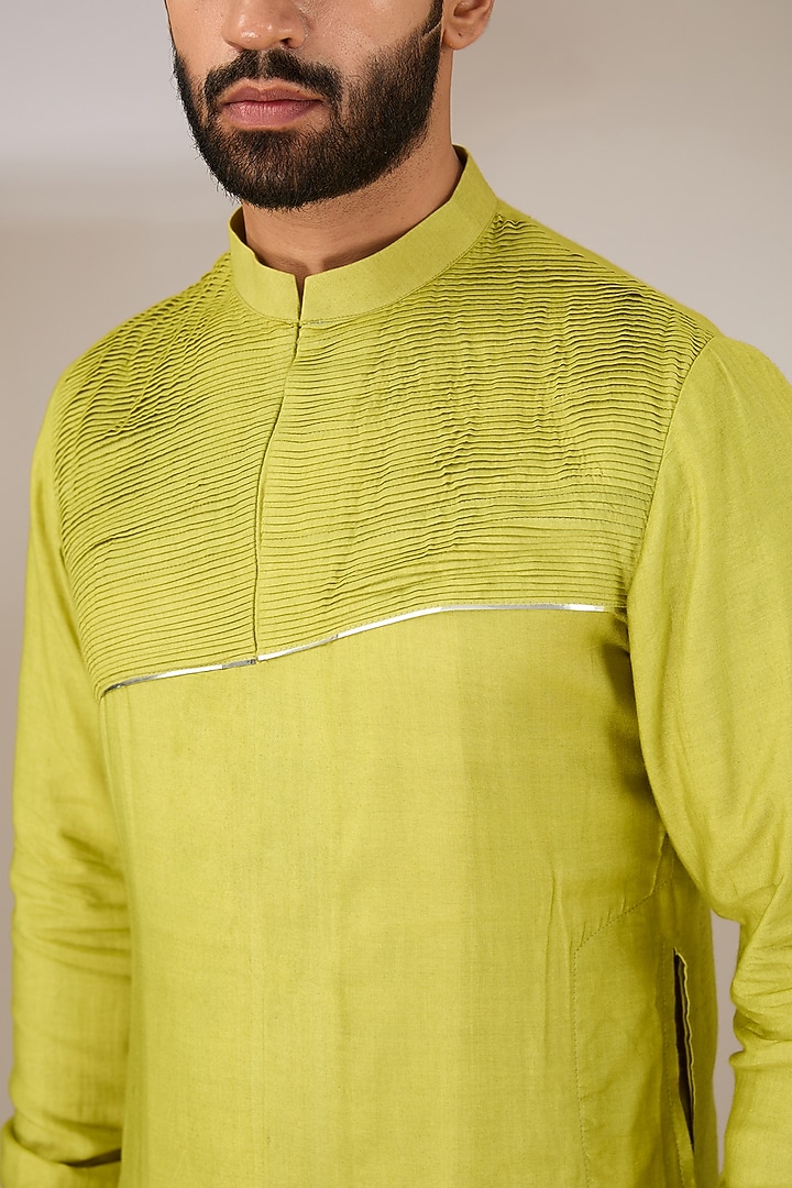 Green Cotton Tussar Pintucks Kurta Set by Sulakshna Jasra at Pernia's Pop Up Shop