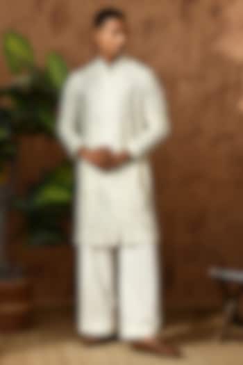 Ivory Georgette Mirror Work Kurta Set by Sulakshna Jasra at Pernia's Pop Up Shop