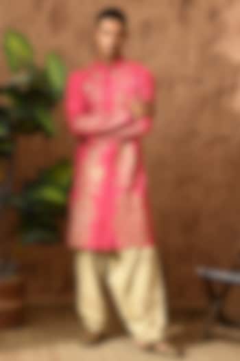 Pink Cotton Tussar Block Printed Kurta Set by Sulakshna Jasra at Pernia's Pop Up Shop