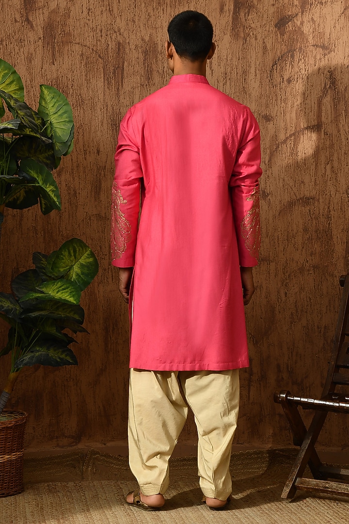 Pink Cotton Tussar Block Printed Kurta Set by Sulakshna Jasra at Pernia's Pop Up Shop