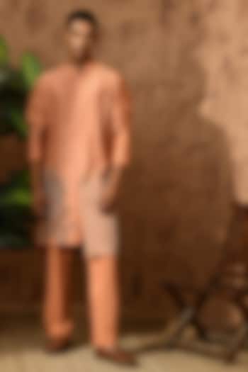 Peach Chanderi Pittawork Kurta Set by Sulakshna Jasra at Pernia's Pop Up Shop