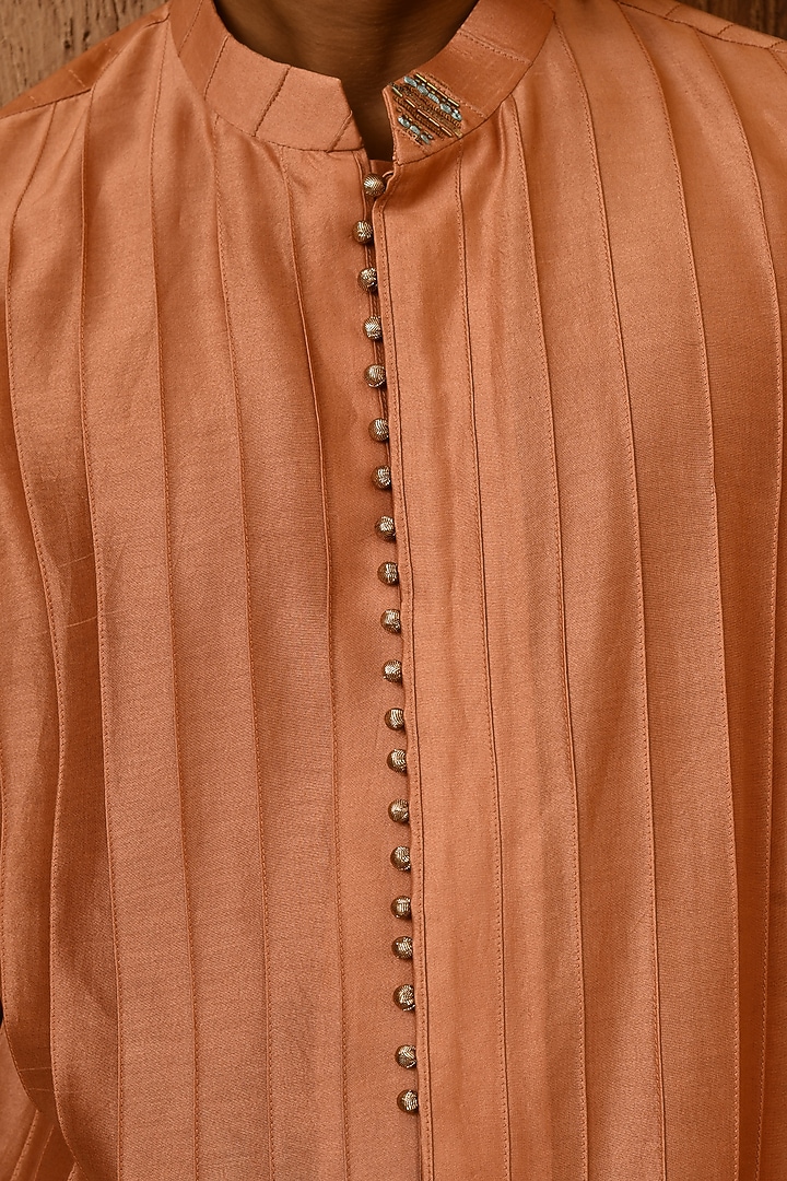 Peach Chanderi Pittawork Kurta Set by Sulakshna Jasra at Pernia's Pop Up Shop