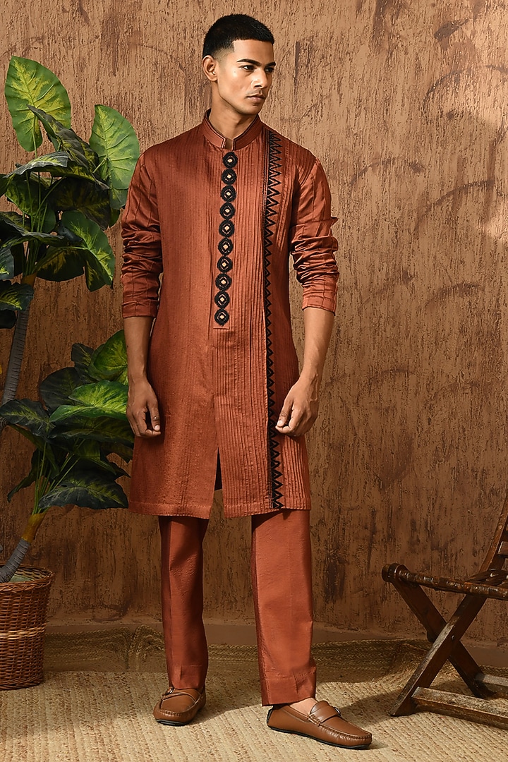Mocha-Colored Linen Satin Threadwork Kurta Set by Sulakshna Jasra at Pernia's Pop Up Shop