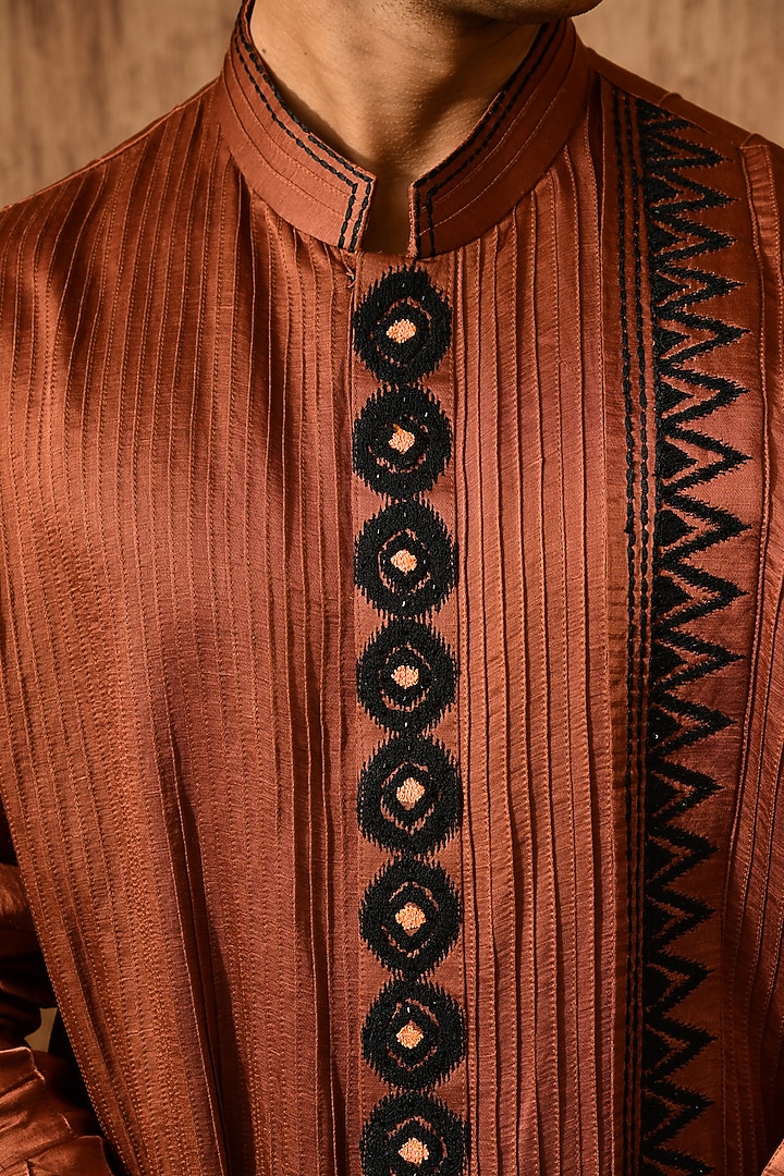 Mocha-Colored Linen Satin Threadwork Kurta Set by Sulakshna Jasra at Pernia's Pop Up Shop