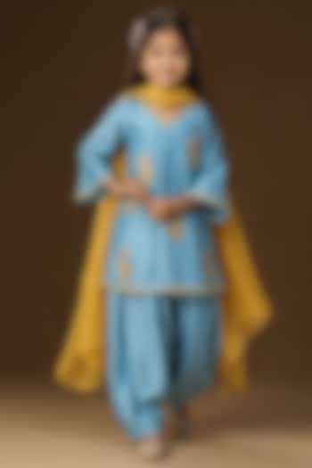 Firozi Blue Summer Silk Golden Hand Painted Kurta Set For Girls by Arpita Sulakshana Kids at Pernia's Pop Up Shop
