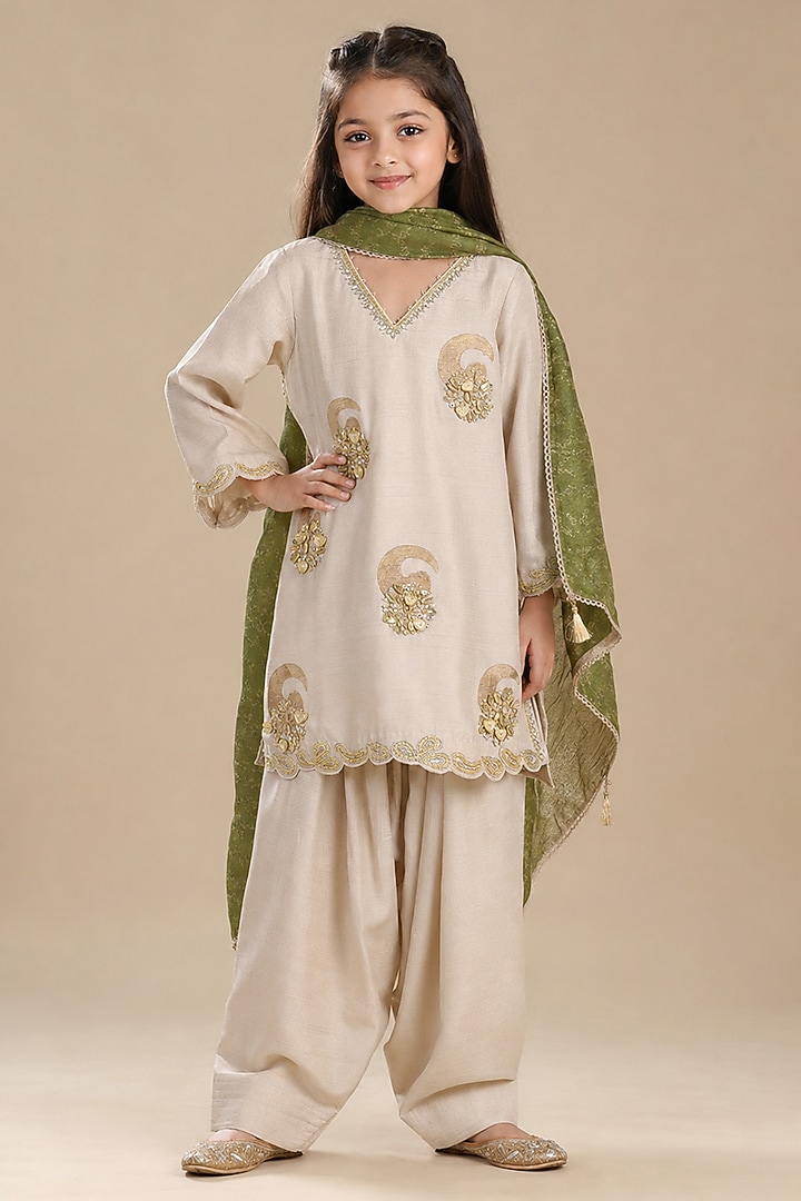 Ivory Summer Silk Hand Painted Kurta Set For Girls by Arpita Sulakshana Kids at Pernia's Pop Up Shop
