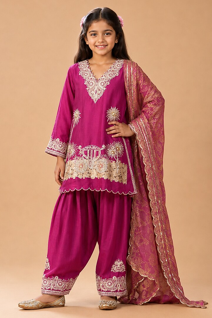 Hot Pink Floral Chanderi Dori Embroidered Kurta Set For Girls by Arpita Sulakshana Kids at Pernia's Pop Up Shop