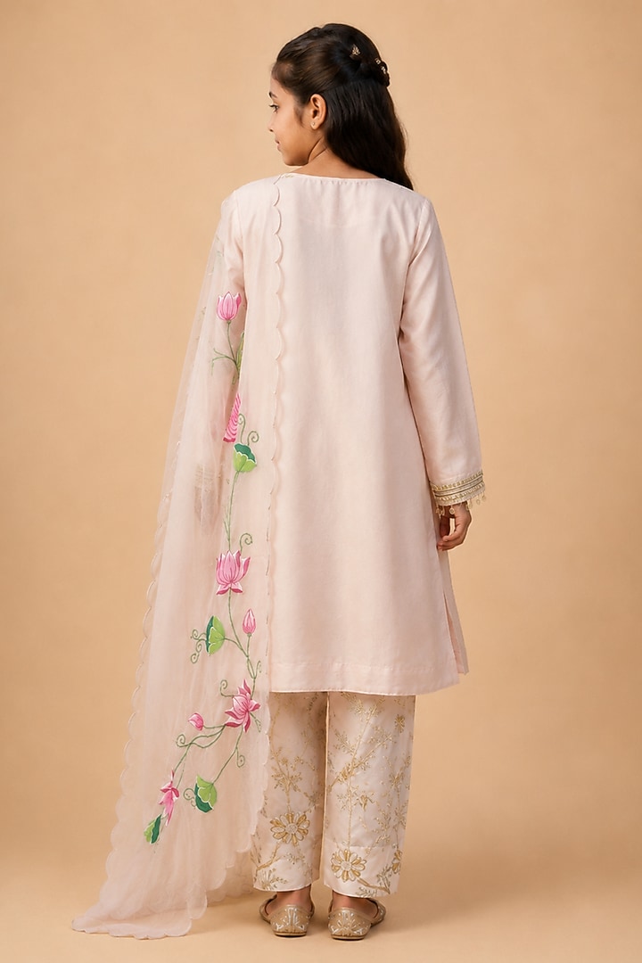 Baby Pink Summer Silk Resham Embroidered Kurta Set For Girls by Arpita Sulakshana Kids at Pernia's Pop Up Shop