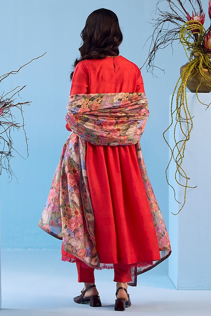 Scarlet Red Handwoven Mulberry Silk Embroidered Kurta Set by Surmaye at Pernia's Pop Up Shop