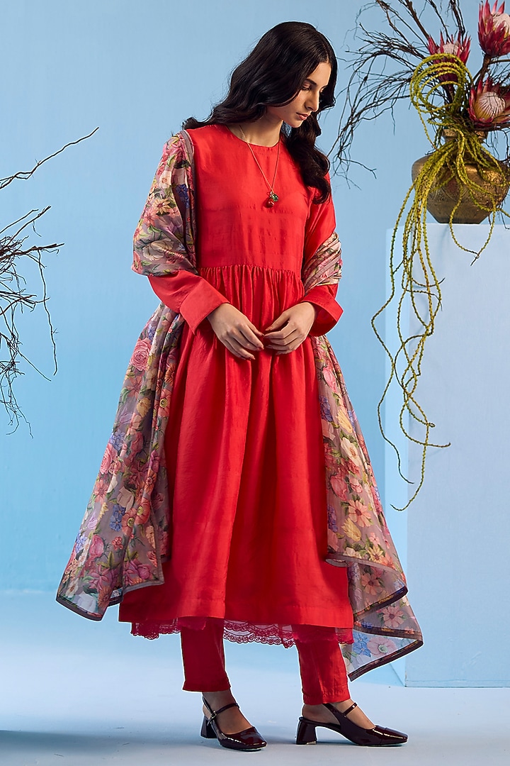 Scarlet Red Handwoven Mulberry Silk Embroidered Kurta Set by Surmaye at Pernia's Pop Up Shop