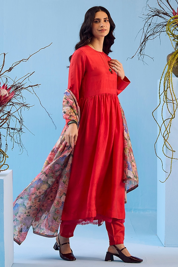 Scarlet Red Handwoven Mulberry Silk Embroidered Kurta Set by Surmaye at Pernia's Pop Up Shop