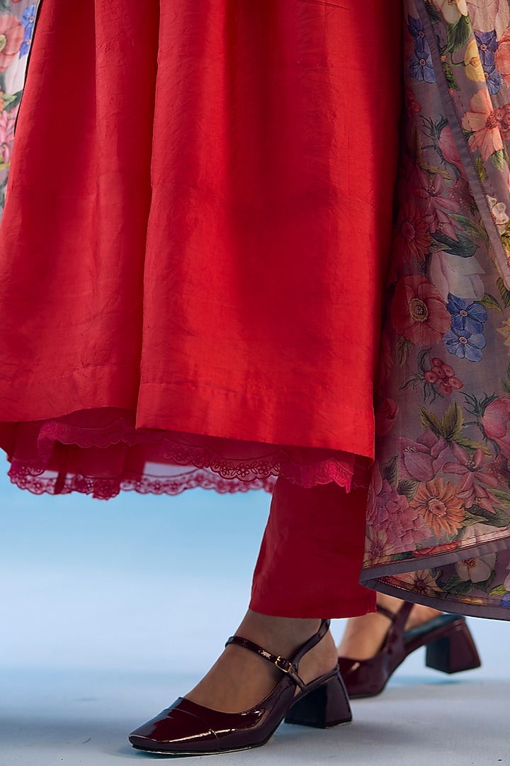 Scarlet Red Handwoven Mulberry Silk Embroidered Kurta Set by Surmaye at Pernia's Pop Up Shop