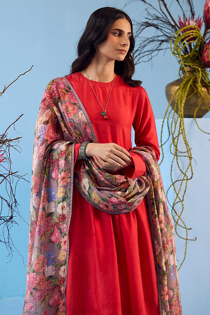 Scarlet Red Handwoven Mulberry Silk Embroidered Kurta Set by Surmaye at Pernia's Pop Up Shop