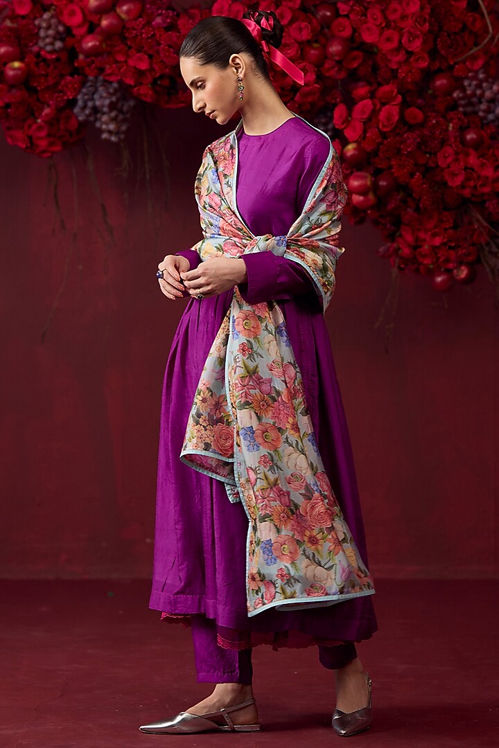 Violet Handwoven Mulberry Silk Embroidered Kurta Set by Surmaye at Pernia's Pop Up Shop