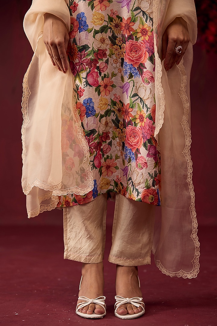 Beige Handwoven Organza Silk Floral Cutwork Dupatta by Surmaye at Pernia's Pop Up Shop