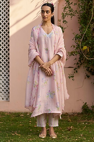 Soft Pink Handwoven Mulberry Silk Floral Printed Kurta Set by Surmaye 