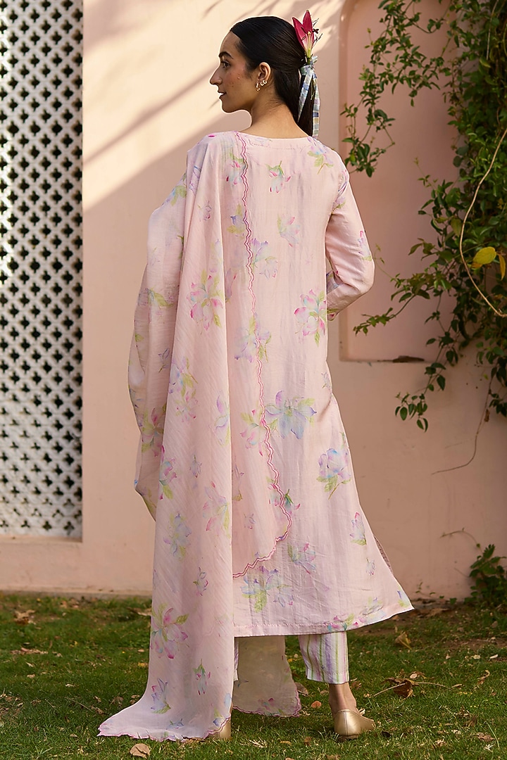 Soft Pink Handwoven Mulberry Silk Floral Printed Kurta Set by Surmaye at Pernia's Pop Up Shop