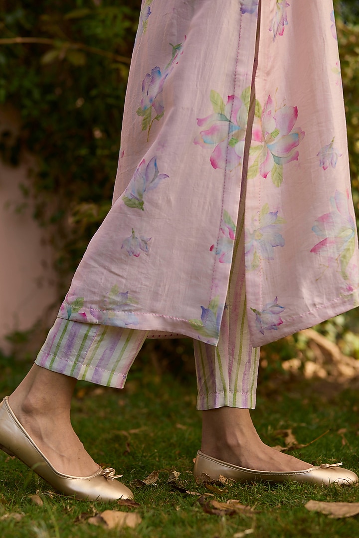 Soft Pink Handwoven Mulberry Silk Floral Printed Kurta Set by Surmaye at Pernia's Pop Up Shop