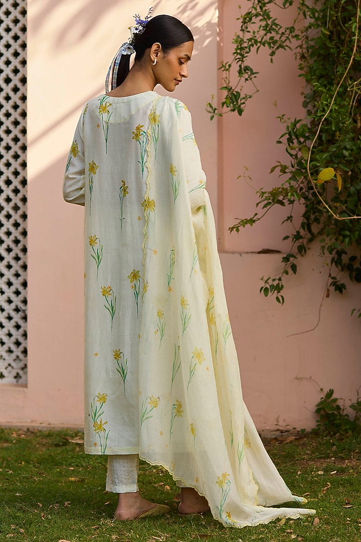 Yellow Handwoven Mulberry Silk Floral Printed Kurta Set by Surmaye at Pernia's Pop Up Shop