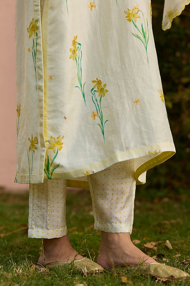 Yellow Handwoven Mulberry Silk Floral Printed Kurta Set by Surmaye at Pernia's Pop Up Shop