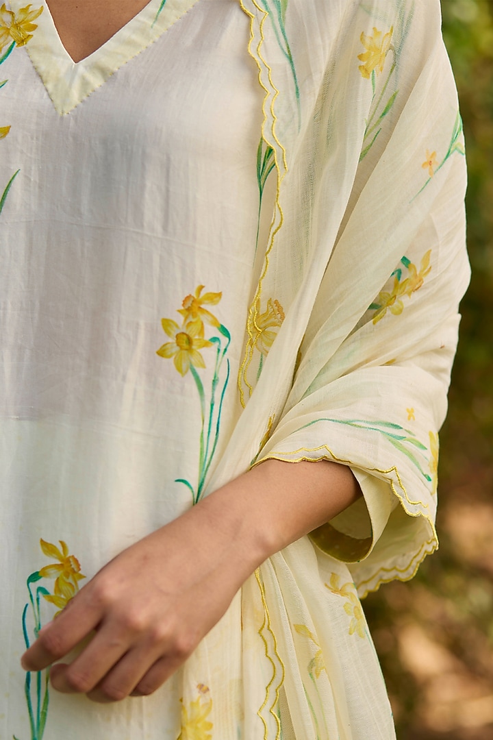 Yellow Handwoven Mulberry Silk Floral Printed Kurta Set by Surmaye at Pernia's Pop Up Shop