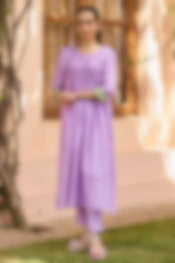 Lavender Handwoven Mulberry Silk Beaded Floral Kurta Set by Surmaye  at Pernia's Pop Up Shop