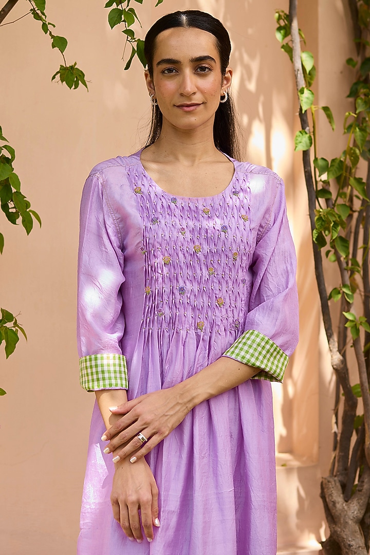Lavender Handwoven Mulberry Silk Beaded Floral Kurta Set by Surmaye at Pernia's Pop Up Shop