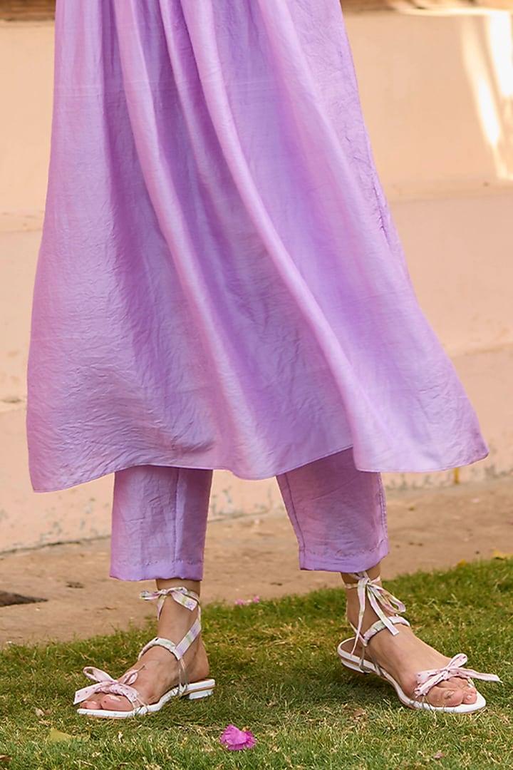 Lavender Handwoven Mulberry Silk Beaded Floral Kurta Set by Surmaye at Pernia's Pop Up Shop