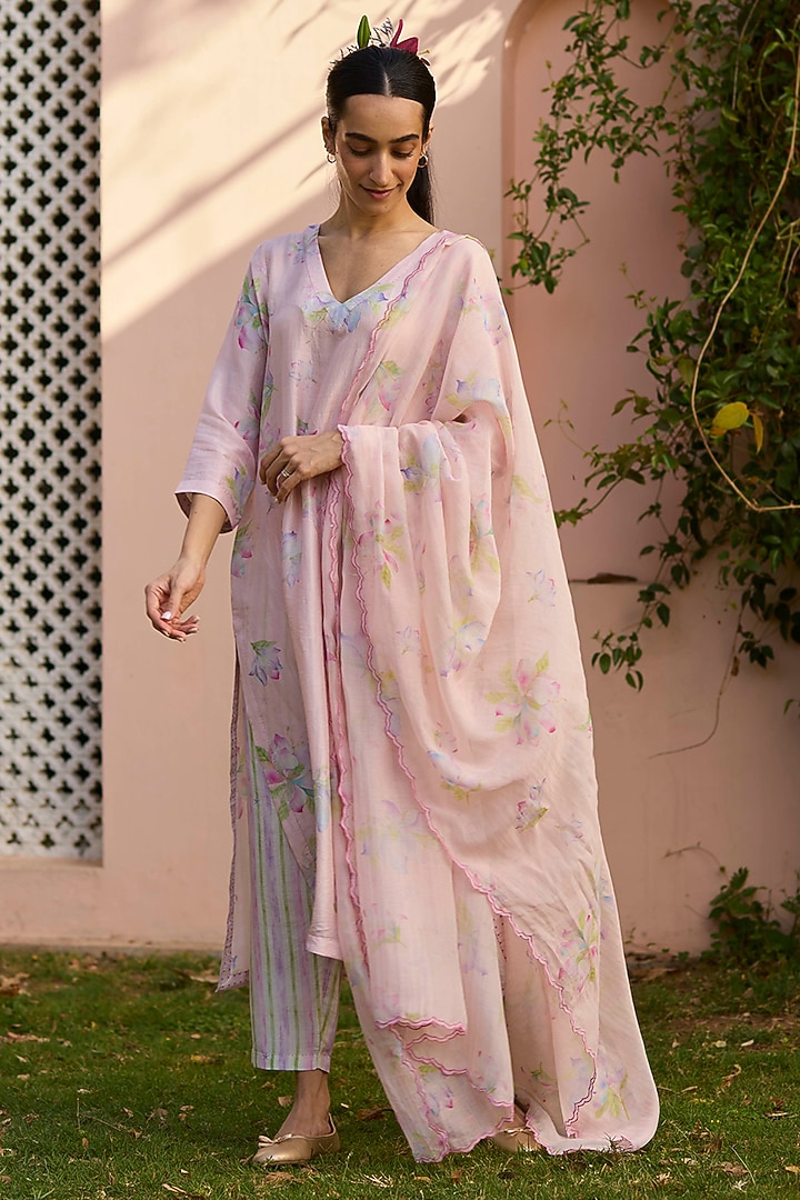 Pink Handwoven Sooti Chanderi Floral Printed Dupatta by Surmaye  at Pernia's Pop Up Shop