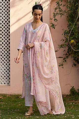 Pink Handwoven Sooti Chanderi Floral Printed Dupatta by Surmaye 