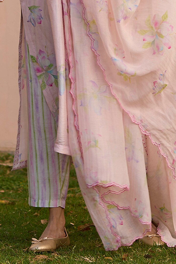 Pink Handwoven Sooti Chanderi Floral Printed Dupatta by Surmaye at Pernia's Pop Up Shop