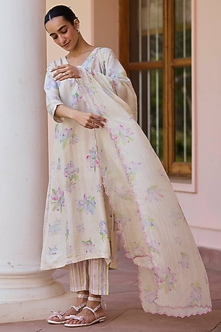 Beige Handwoven Sooti Chanderi Floral Printed Dupatta by Surmaye 