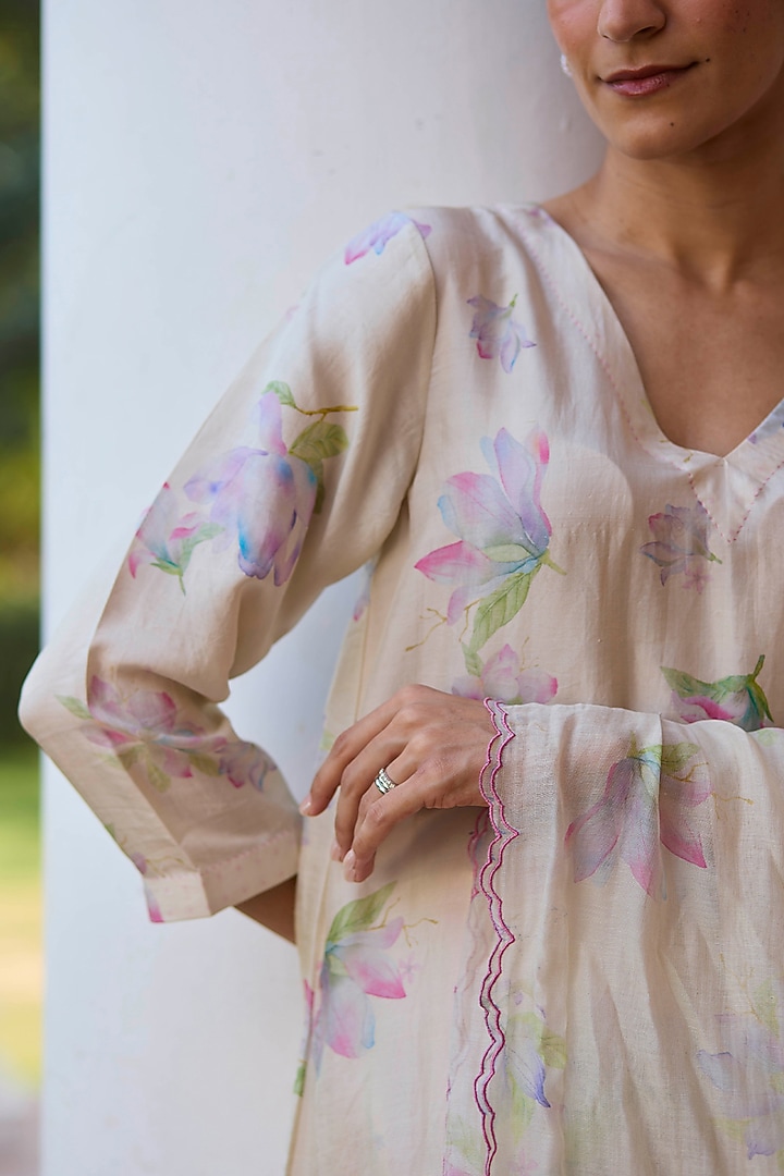 Beige Handwoven Sooti Chanderi Floral Printed Dupatta by Surmaye at Pernia's Pop Up Shop