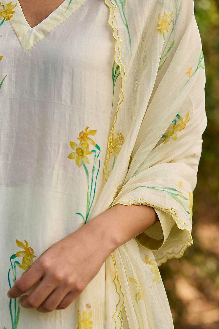 Yellow Handwoven Sooti Chanderi Cutwork Dupatta by Surmaye at Pernia's Pop Up Shop