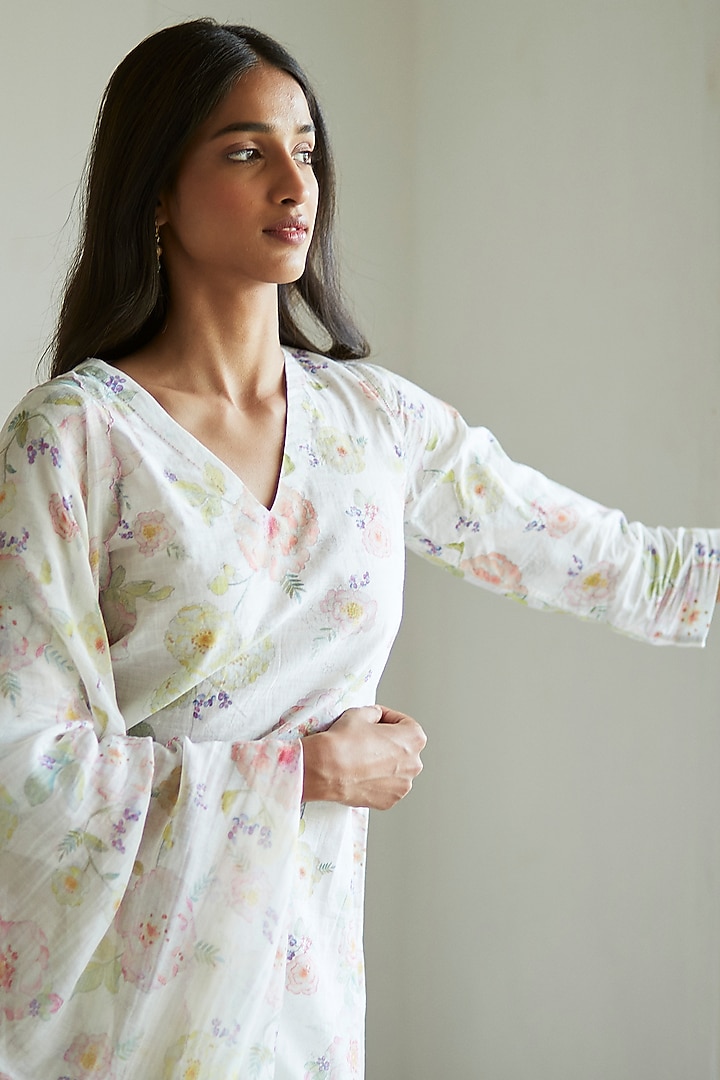 Ivory Handwoven Khadi Floral Printed Kurta Set by Surmaye at Pernia's Pop Up Shop