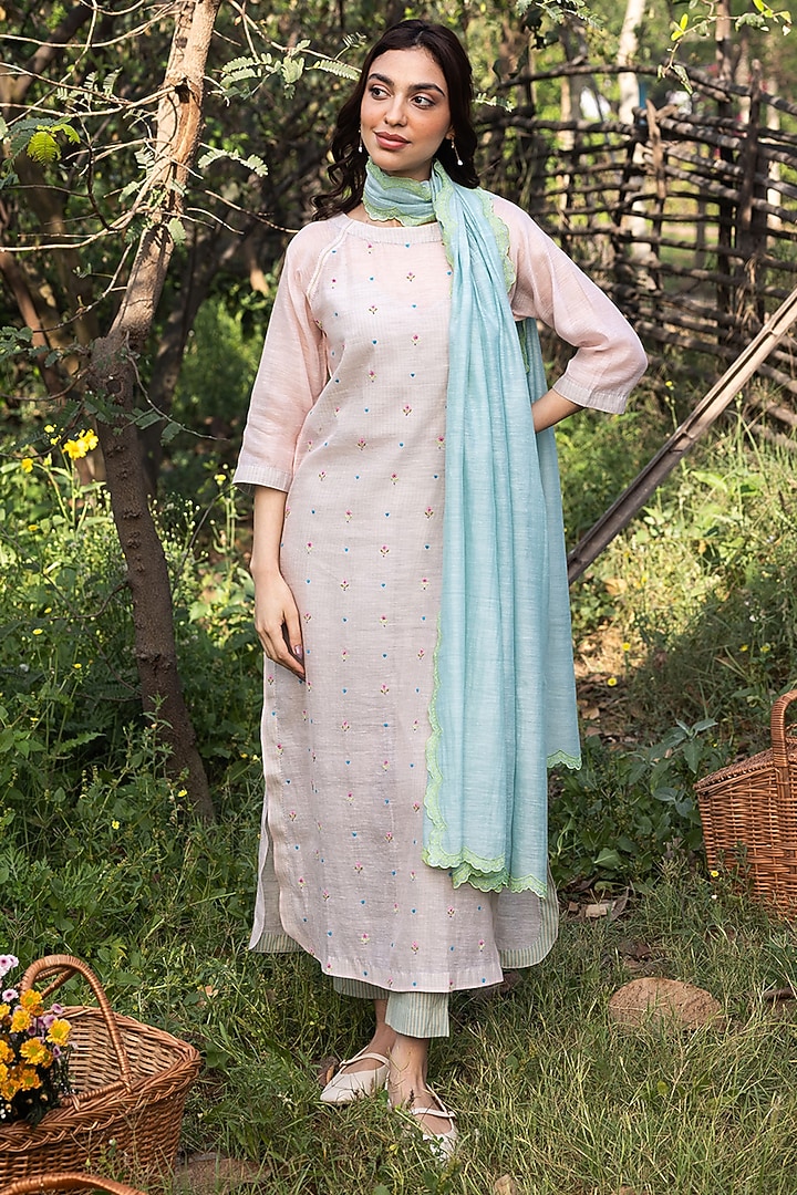 Pink Handwoven Fine Silk Khadi Embroidered Kurta Set by Surmaye at Pernia's Pop Up Shop