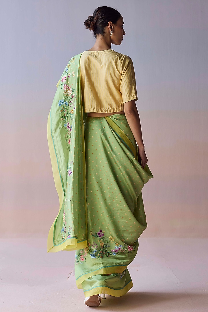 Green Handwoven Organza Mulberry Silk Sequins Embellished Party Wear Saree by Surmaye at Pernia's Pop Up Shop