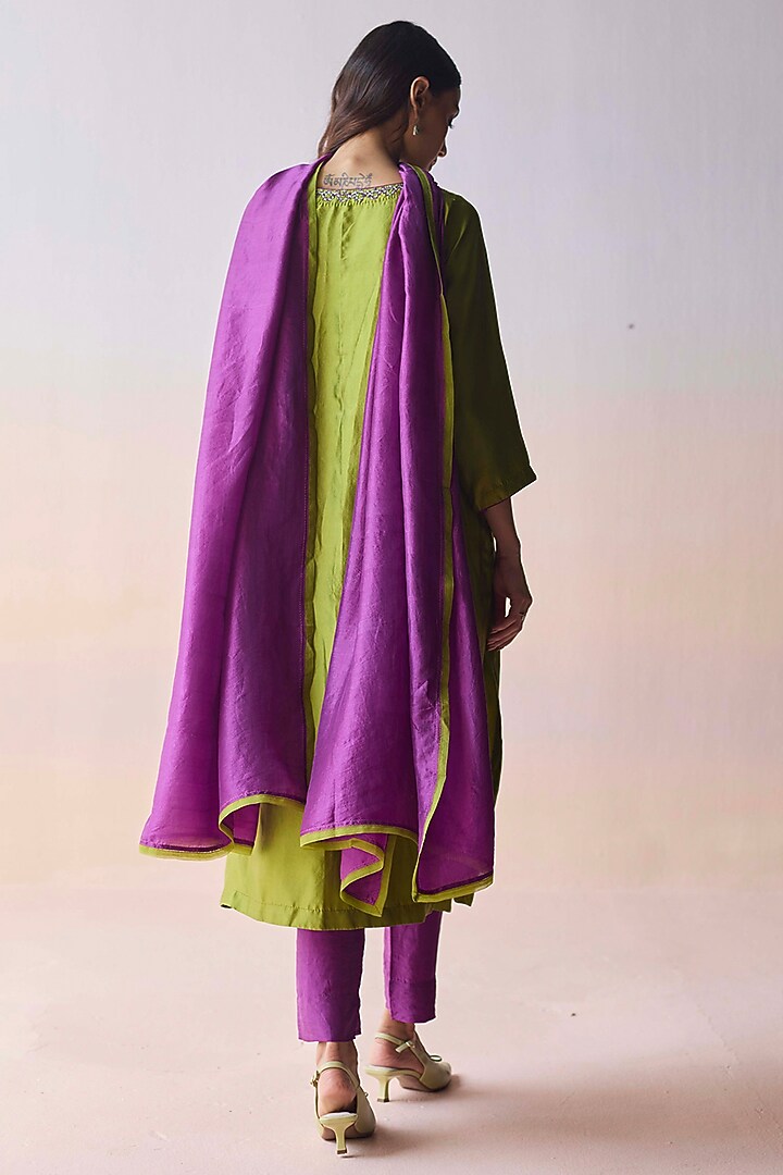 Green Organza Mulberry Silk Floral Embroidered Kurta Set by Surmaye at Pernia's Pop Up Shop