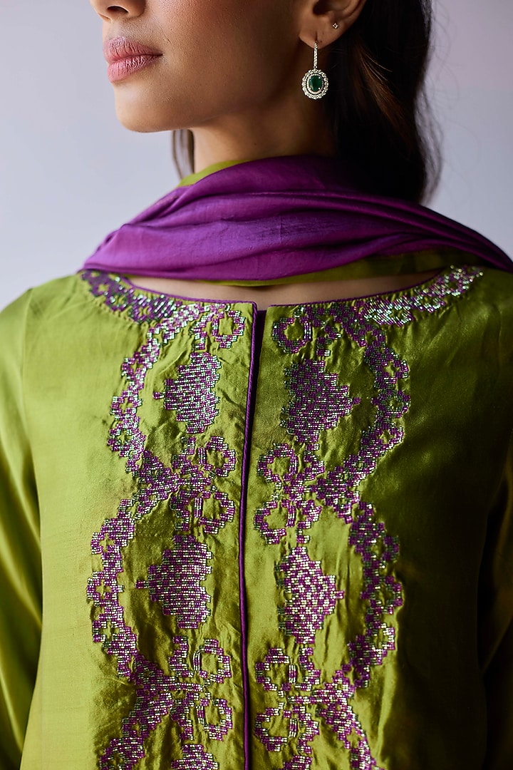 Green Organza Mulberry Silk Floral Embroidered Kurta Set by Surmaye at Pernia's Pop Up Shop
